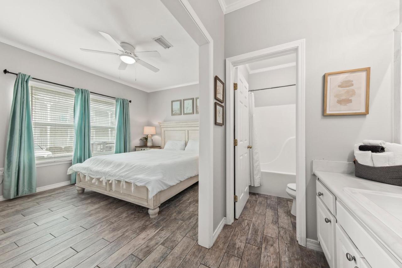 Summerescape - Retreat - Steps To - Spaciouswestbeachcondo Holiday home