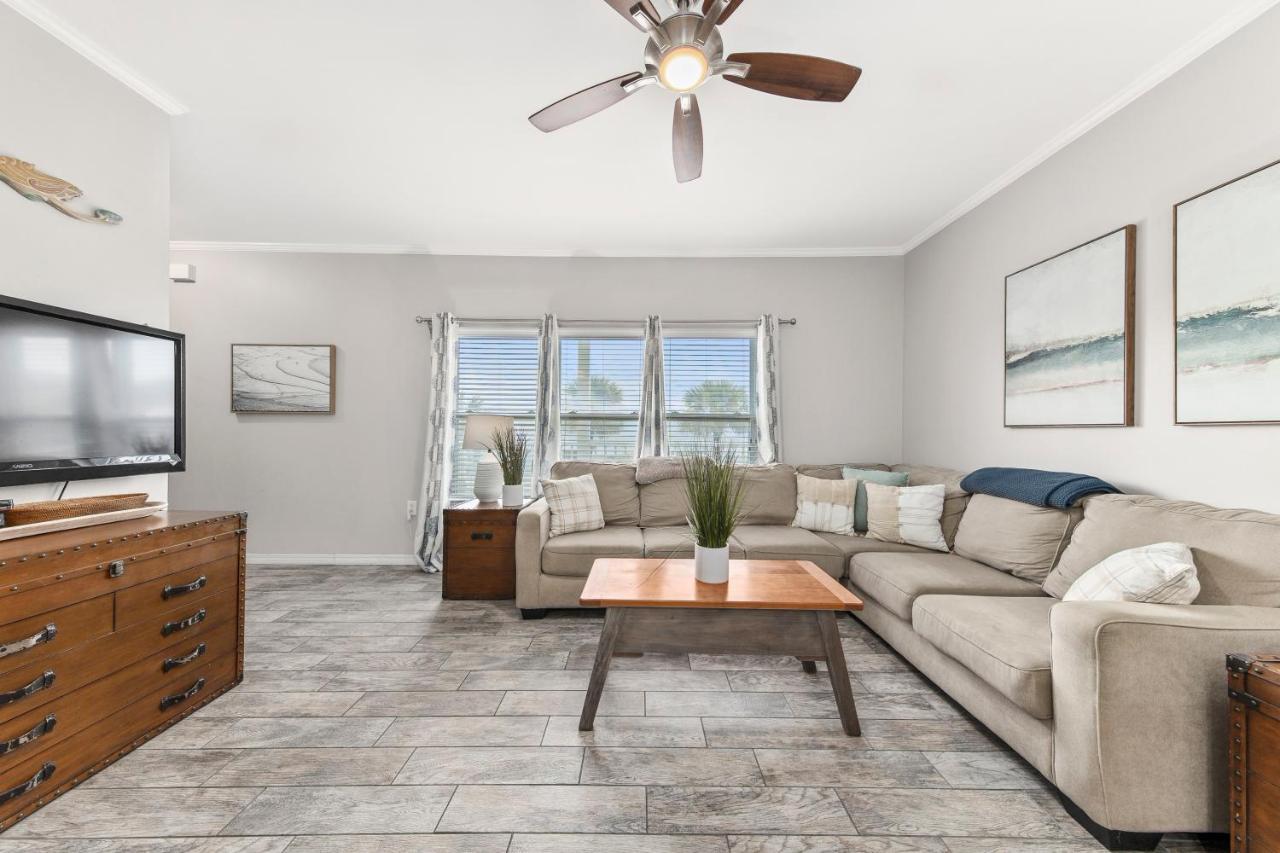 Summerescape - Retreat - Steps To - Spaciouswestbeachcondo