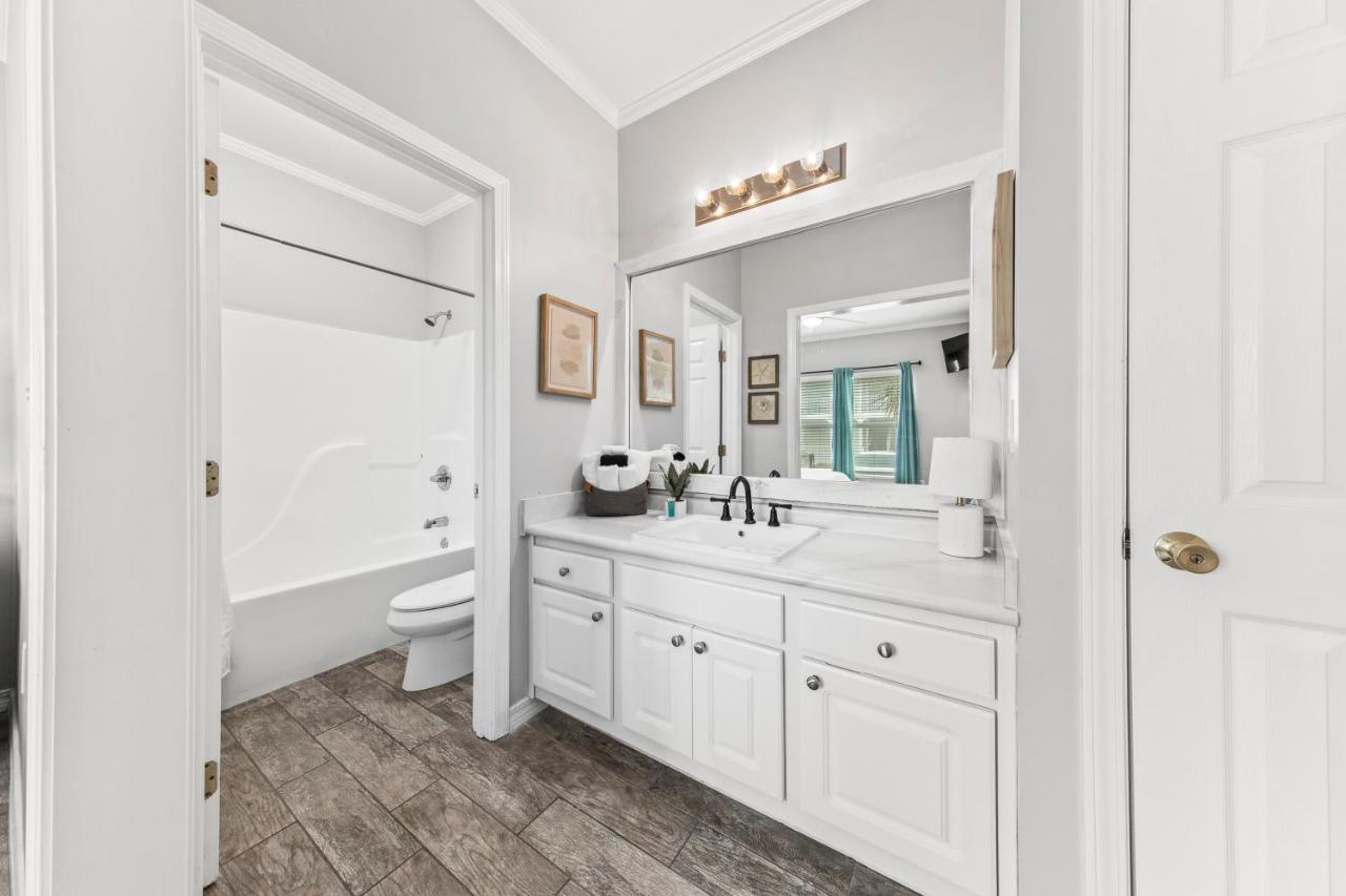 Fallgetaway - Retreat - Steps To - Spacious Holiday home Gulf Shores