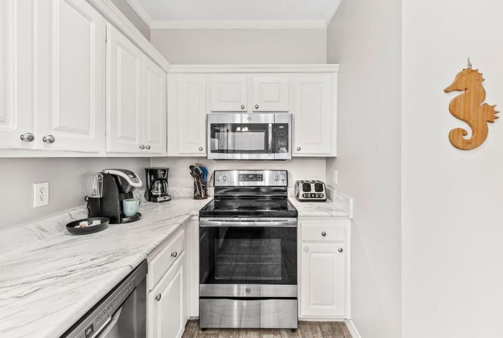 Summerescape - Retreat - Steps To - Spaciouswestbeachcondo *